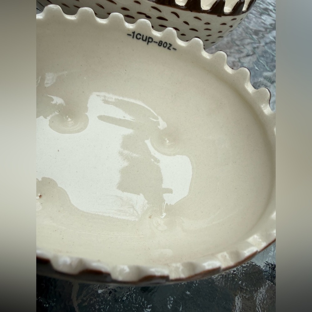 Set/4 Ceramic Hedgehog Nesting measuring cups. Cream & Brown - Picture 4 of 10